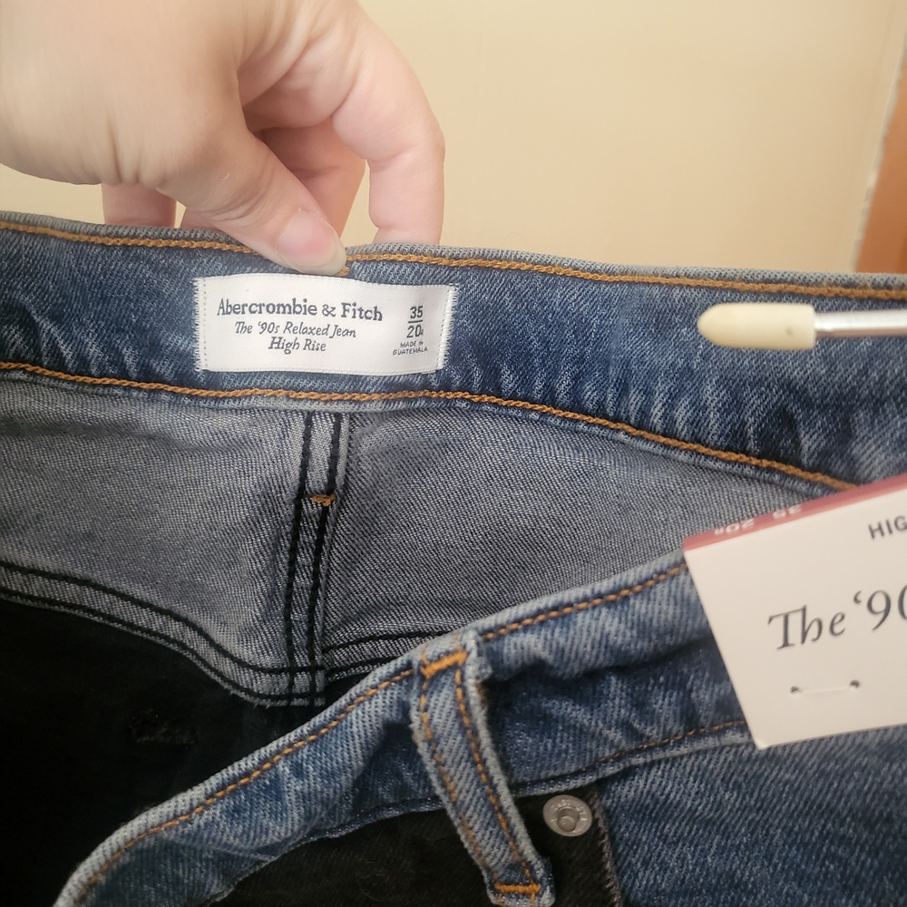 Abercrombie and Fitch 90's Relaxed Two-Toned Jeans In 35R - Picture 4 of 5